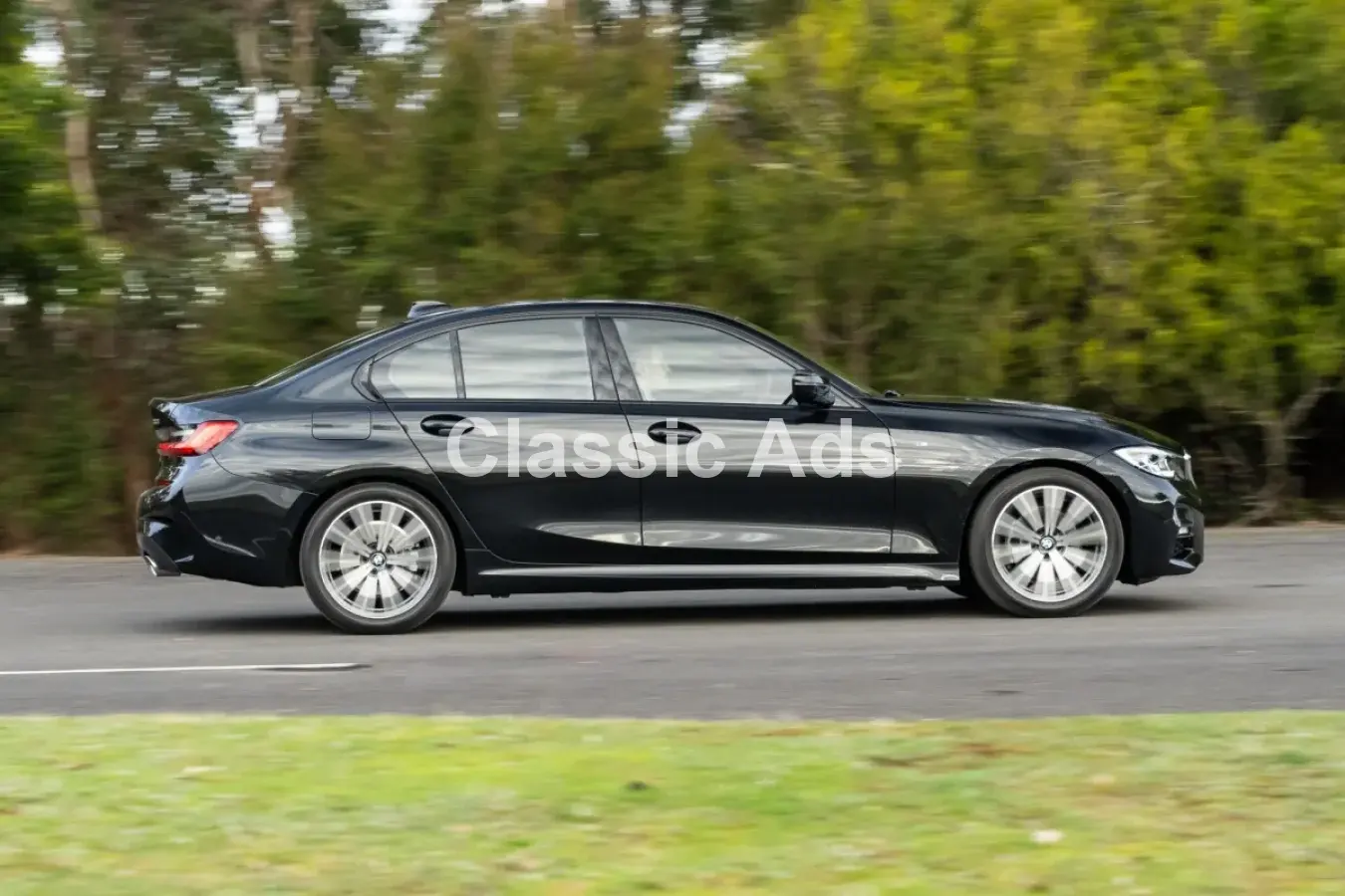BMW 320i 2021 - Image 1